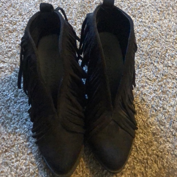 Coconuts by Matisse fringe booties. - Picture 2 of 4